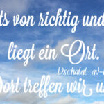 Hochebene mit blauem Himmel und Zitat